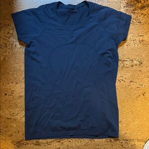 BARELY WORN lululemon swiftly t-shirt